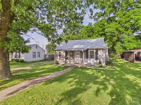 1127 Beverly Dr, Lebanon, MO 65536