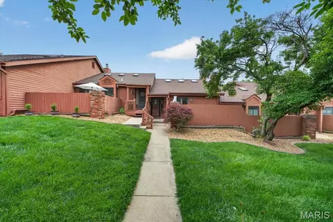 2082 Avignon Dr #C, Saint Charles, MO 63303