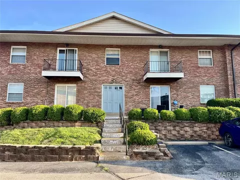 6954 Colonial Woods Dr #80, Mehlville, MO 63129