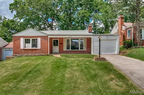 2825 Gainsboro Ct, Saint Louis, MO 63121