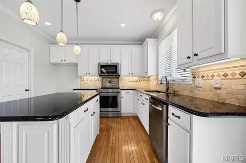 Kitchen - 1306 Avondale Spring Dr, O'fallon, MO 63368 photo 1 of 4