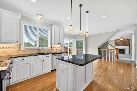 Kitchen - 1306 Avondale Spring Dr, O'fallon, MO 63368 photo 3 of 4