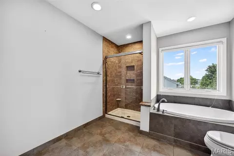 Bath - 1306 Avondale Spring Dr, O'fallon, MO 63368 photo 2 of 5