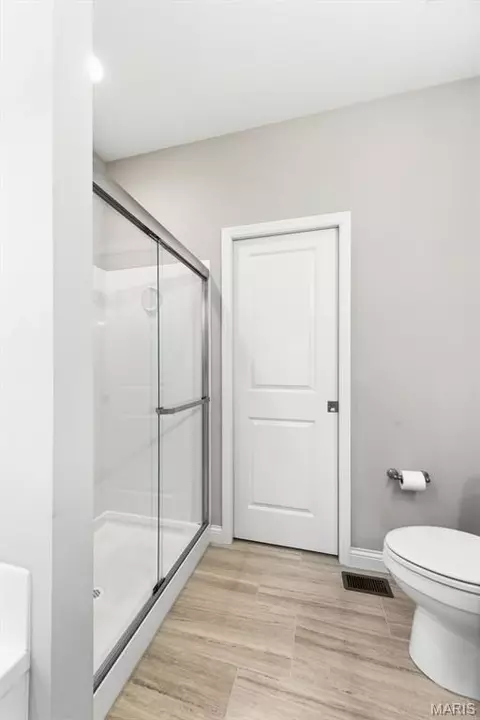 Bath - 206 Rivermist Ct, O'fallon, MO 63366 photo 3 of 4