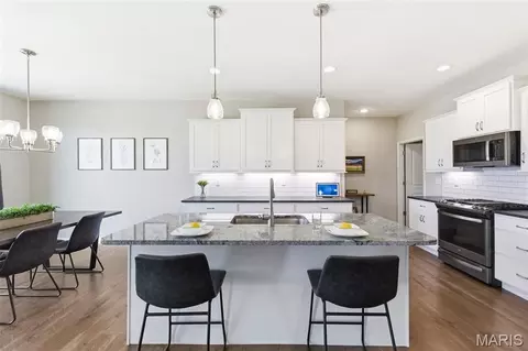 Kitchen - 206 Rivermist Ct, O'fallon, MO 63366 photo 2 of 4