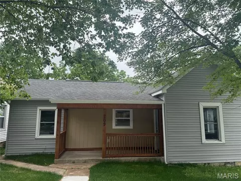 709 N 2nd St, De Soto, MO 63020
