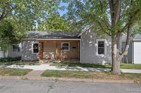 709 S 2nd St, De Soto, MO 63020