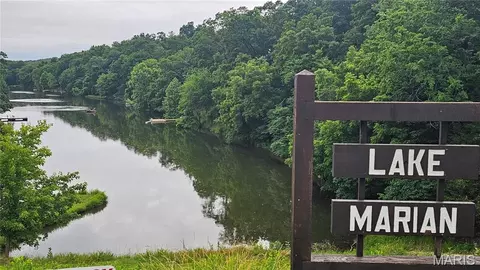 172 S Kings Rd, Lake Sherwood, MO 63357