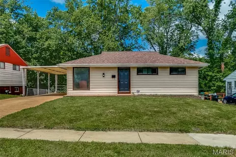 5685 Parchester Dr, Normandy, MO 63121