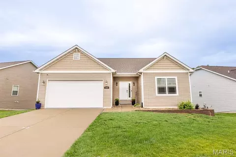 1425 Fairwood Dr, Belleville, IL 62220
