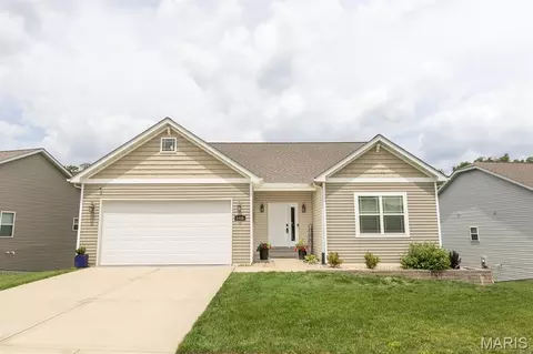 1425 Fairwood Dr, Belleville, IL 62220