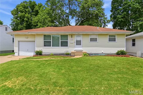335 Monterey Dr, Florissant, MO 63031