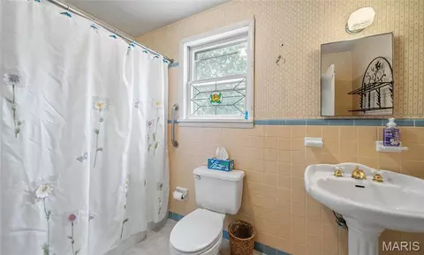 Bath - 618 Salem Ave, Rolla, MO 65401 photo 2 of 2
