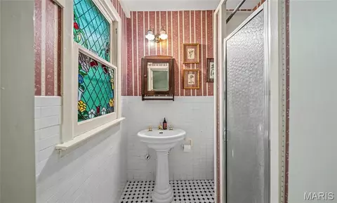 Bath - 618 Salem Ave, Rolla, MO 65401 photo 1 of 2