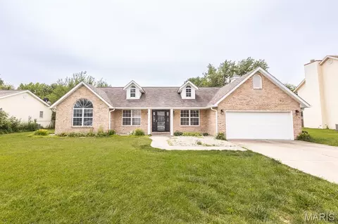 1254 Larkspur Dr, Mascoutah, IL 62258