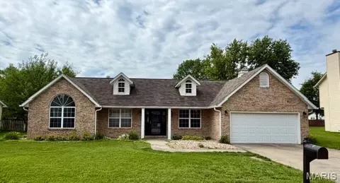 1254 Larkspur Dr, Mascoutah, IL 62258