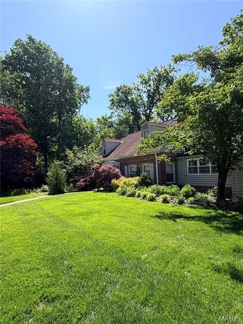 22 Oak Bend Ct, Saint Louis, MO 63124