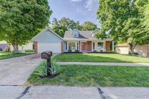 16436 Green Pines Dr, Wildwood, MO 63011