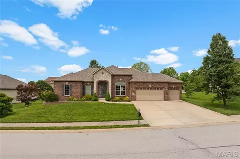 3213 Roan Hill Dr, Belleville, IL 62221
