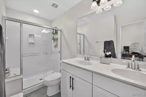 Bath - 2137 Henley Woods Dr, Arnold, MO 63010 photo 1 of 3