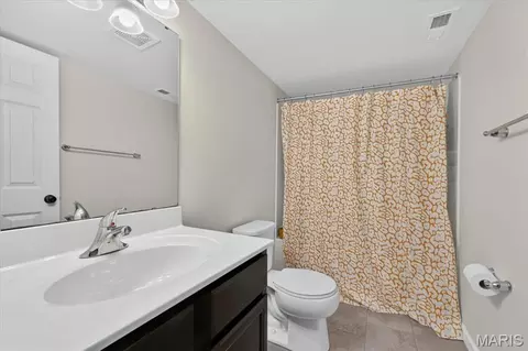 Bath - 2137 Henley Woods Dr, Arnold, MO 63010 photo 3 of 3