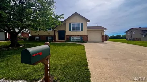 1405 Columbia Rd, Dupo, IL 62239