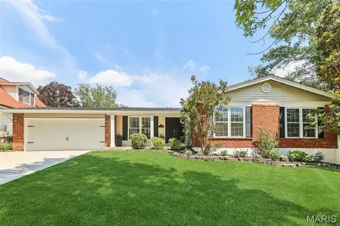 1142 Richland Dr, Chesterfield, MO 63017