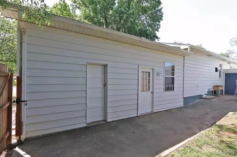 Exterior - 212 Morgan St, Jackson, MO 63755 photo 6 of 26