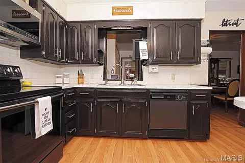 Kitchen - 212 Morgan St, Jackson, MO 63755 photo 4 of 5
