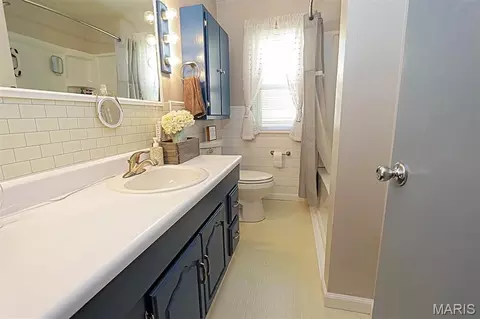 Bath - 212 Morgan St, Jackson, MO 63755 photo 1 of 2