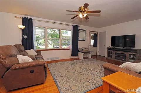 Living - 212 Morgan St, Jackson, MO 63755 photo 2 of 3