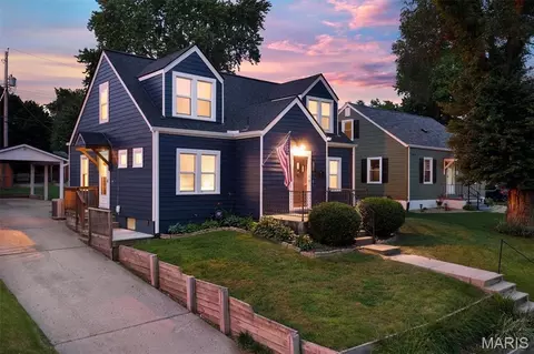 1123 Pike St, Saint Charles, MO 63301