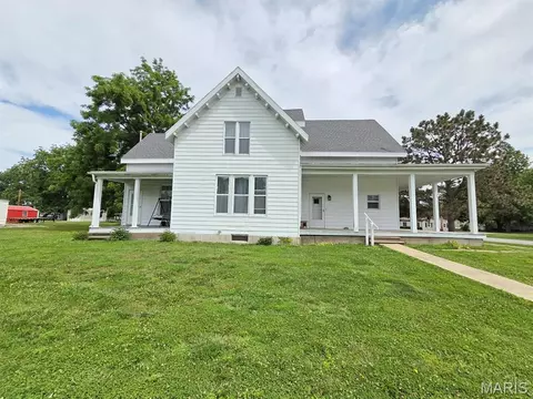 Exterior - 701 N 7th St, Canton, MO 63435 photo 7 of 10
