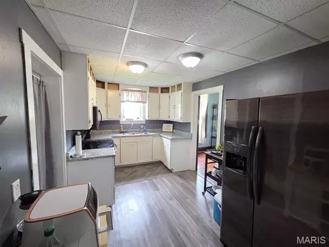 Kitchen - 701 N 7th St, Canton, MO 63435 photo 3 of 4