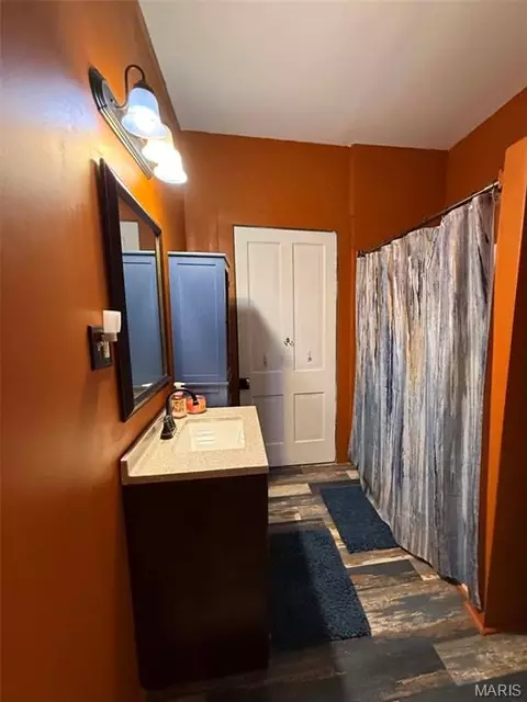 Bath - 701 N 7th St, Canton, MO 63435 photo 3 of 4