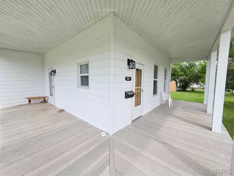 Exterior - 701 N 7th St, Canton, MO 63435 photo 4 of 10