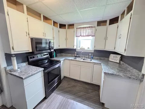 Kitchen - 701 N 7th St, Canton, MO 63435 photo 2 of 4