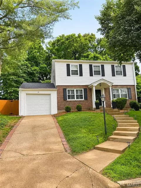 47 E Glenwood Ln, Kirkwood, MO 63122