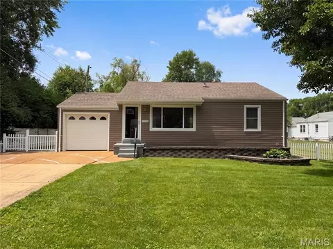 1 Winstead Pl, Florissant, MO 63031