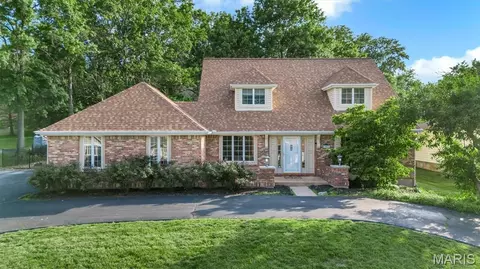15976 Downall Green Dr, Chesterfield, MO 63017