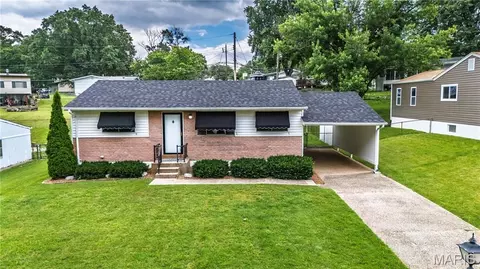 4276 Snelson Dr, Saint Louis, MO 63129
