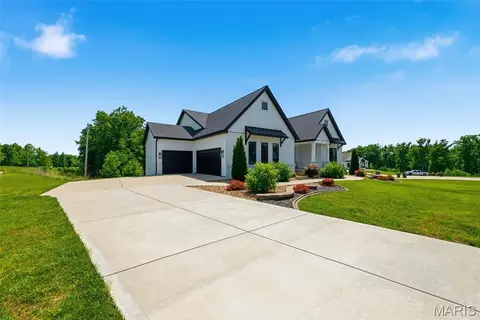 100 Chapel Grove Ct, Wentzville, MO 63385