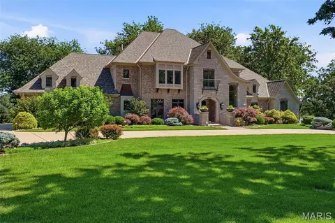 11701 Lakeshore Dr, Creve Coeur, MO 63141