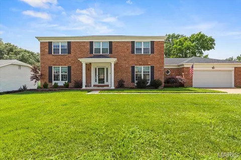 2117 Woodlet Park Dr, Chesterfield, MO 63017