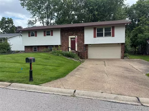 22 Heather Dr, Saint Peters, MO 63376