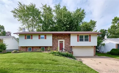 22 Heather Dr, Saint Peters, MO 63376