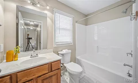 Bath - 1232 Britt Ln, Rolla, MO 65401 photo 3 of 3
