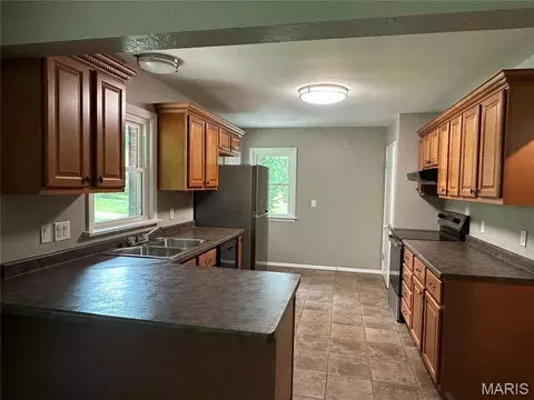 Kitchen - 943 Shady Ln, Jackson, MO 63755 photo 2 of 3