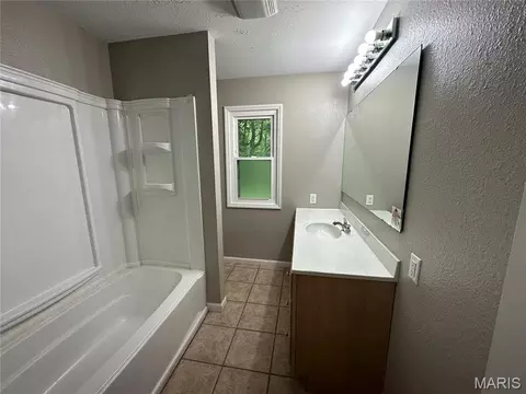Bath - 943 Shady Ln, Jackson, MO 63755 photo 1 of 3