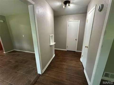 Entry Way - 943 Shady Ln, Jackson, MO 63755 photo 1 of 2